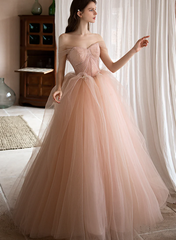 Vestido formal largo de tul rosa con hombros descubiertos