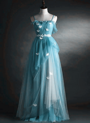 Vestido formal largo de corte A con tirantes de tul azul