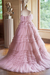Vestido de fiesta de tul rosa con tirantes y capas