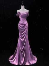Vestido de fiesta de sirena de satén morado con hombros descubiertos y espalda baja
