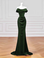Vestido formal largo de sirena con hombros descubiertos y terciopelo verde