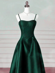 Vestido de fiesta largo de satén verde oscuro con tirantes en forma de A