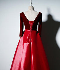 Vestido de noche largo con escote en V en terciopelo y satén rojo oscuro