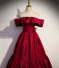 Vestido de fiesta de satén rojo vino con hombros descubiertos y corte A