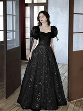 Vestido de fiesta negro de tul con escote en forma de A y mangas cortas