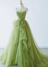 Vestido formal largo con tirantes de tul verde
