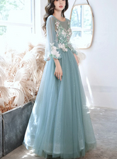 Vestido de fiesta verde de manga larga con flores de encaje
