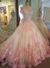 Vestido glamuroso de tul con flores rosas y hombros descubiertos para quinceañeras