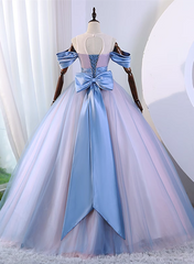 Vestido formal rosa y azul con hombros descubiertos y apliques de encaje