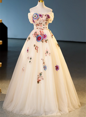 Vestido formal color marfil con escote corazón y flores