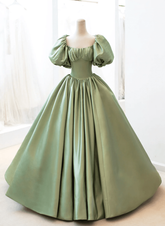 Vestido formal largo de satén verde con mangas abullonadas