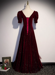 Vestido formal largo de terciopelo rojo vino con mangas cortas