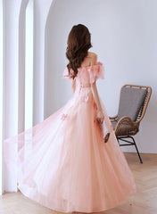 Vestido de fiesta rosa de tul con hombros descubiertos y cuentas en forma de A