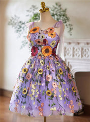 Vestido corto de fiesta con flores de encaje morado claro