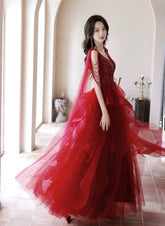 Vestido largo formal de tul rojo vino y cuentas