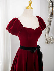 Precioso vestido formal de terciopelo rojo vino con mangas cortas