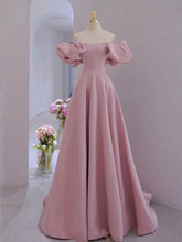 Vestido de fiesta rosa de satén con corte A y hombros descubiertos