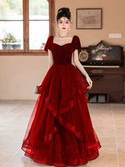 Vestido de fiesta rojo vino con escote en forma de A y mangas cortas