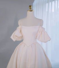 Vestido de fiesta de satén color marfil con cuentas y hombros descubiertos, corte A