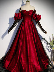 Precioso vestido de fiesta negro y rojo con escote en forma de corazón y hombros descubiertos