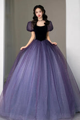 Vestido de fiesta largo de tul morado con mangas cortas y corte A