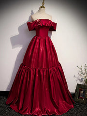 Vestido de fiesta de satén rojo vino con hombros descubiertos y corte A