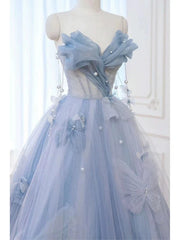 Vestido de fiesta largo de tul azul claro con escote en forma de corazón y cuentas