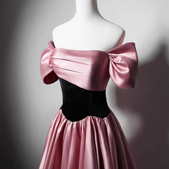 Vestido de fiesta largo de satén con escote en A y hombros descubiertos