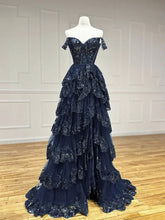 Vestido de fiesta azul marino de tul con capas y apliques de encaje, corte A
