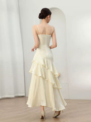 Vestido formal largo con escote corazón y tirantes de satén color marfil