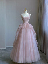 Vestido formal largo de tul y encaje con tirantes rosas en forma de A