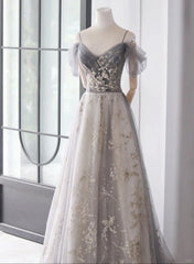 Vestido de fiesta largo de tul gris claro con tirantes en forma de A