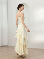 Vestido formal largo con escote corazón y tirantes de satén color marfil