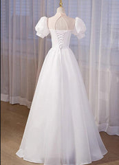 Vestido de fiesta blanco de escote alto, corte A y manga corta
