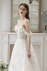 Vestido formal largo con escote en forma de corazón y encaje con tirantes blancos