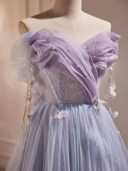 Vestido formal largo morado claro con escote en forma de corazón y hombros descubiertos