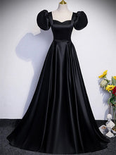 Vestido de fiesta negro de satén con hombros descubiertos y corte en A