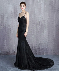 Hermoso vestido formal largo de sirena con tirantes negros