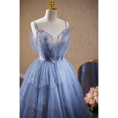 Vestido formal largo de tul azul claro con cuentas