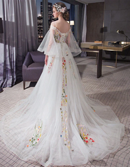 Vestido de fiesta largo con apliques de encaje y mangas largas de tul blanco