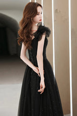 Vestido de fiesta largo de tul negro con escote en forma de corazón