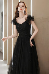 Vestido de fiesta largo de tul negro con escote en forma de corazón