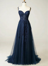 Vestido de fiesta azul marino con tirantes de tul y encaje, corte A