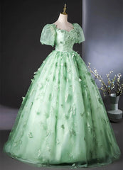 Vestido de fiesta largo con encaje de flores verdes y mangas