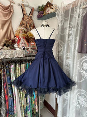 Vestido de fiesta corto azul marino con tirantes hasta la rodilla