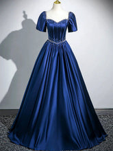 Vestido de fiesta de satén azul marino con escote en forma de corazón y perlas, mangas cortas