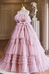Vestido de fiesta de tul rosa con tirantes y capas