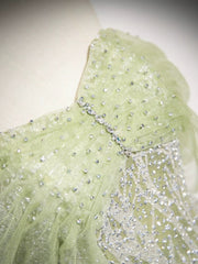 Vestido de fiesta de tul verde claro con escote en forma de A y cuentas en forma de corazón