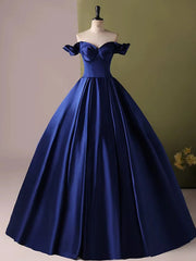 Vestido de fiesta de satén azul con escote en forma de corazón y hombros descubiertos hasta el suelo