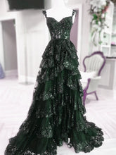 Precioso vestido de fiesta de capas de tul verde con tirantes de encaje
